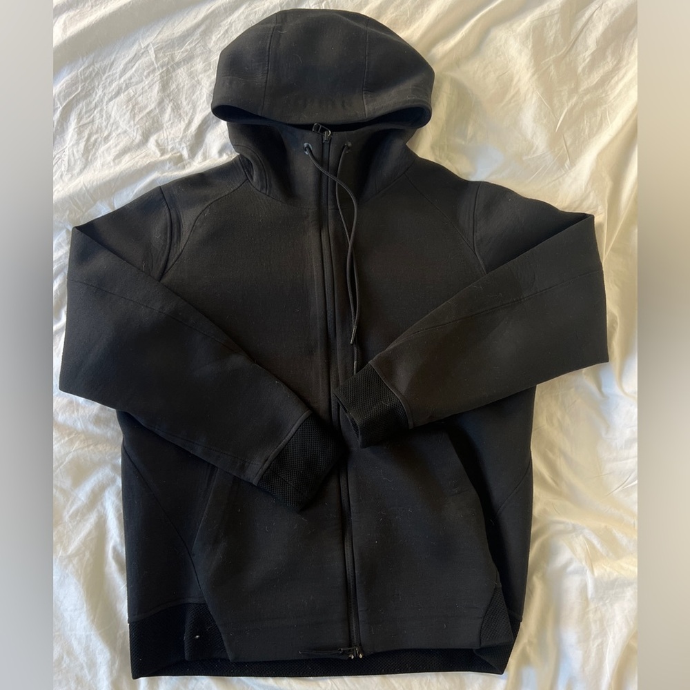 Isaora black zip-up